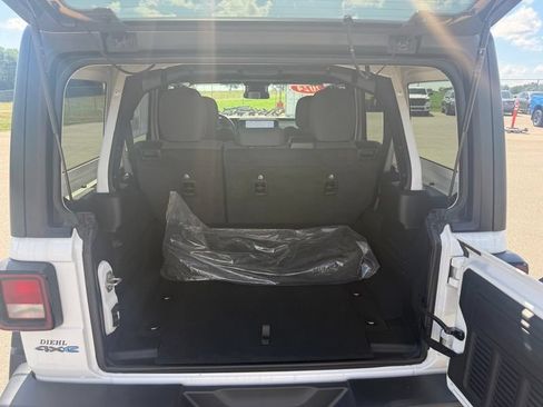 Used 2024 Jeep Wrangler Unlimited AWD/4WD image 15