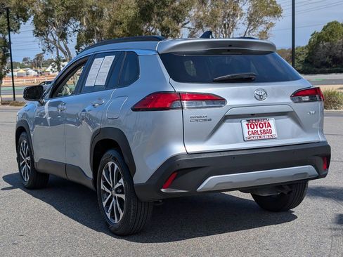Used 2025 Toyota Corolla Cross XLE FWD image 12