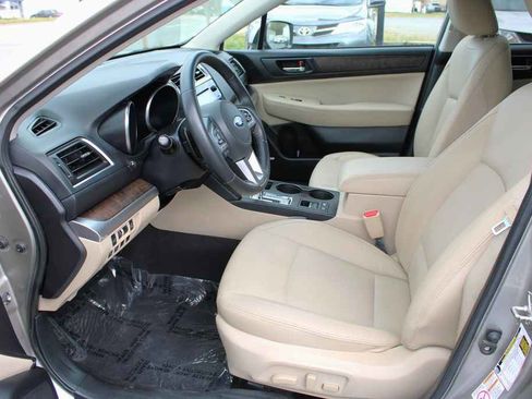 Used 2017 Subaru Outback 2.5i Limited w/ Popular Package #5 image 9