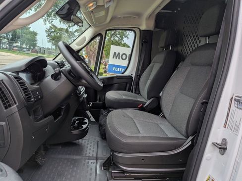 Used 2025 RAM ProMaster 2500 w/ U-Haul Equipment Group FWD image 9