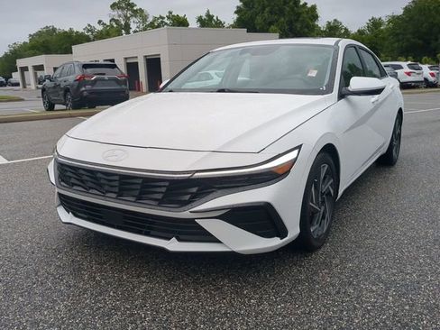 Used 2024 Hyundai Elantra SEL w/ Convenience Package image 8