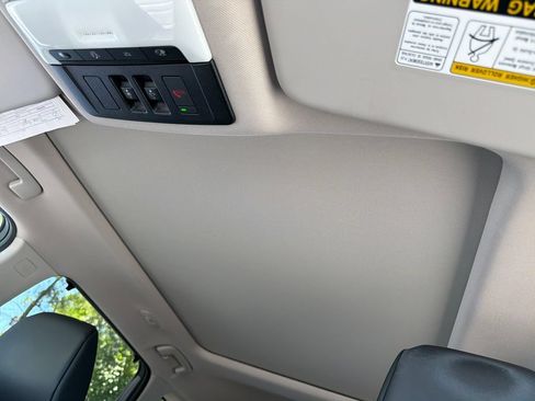 Used 2025 Nissan Rogue SV w/ SV Premium Package FWD image 24