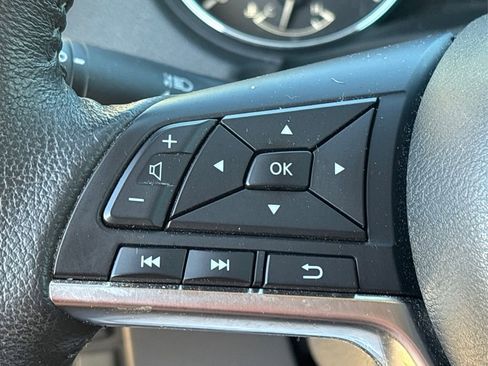 Used 2019 Nissan Rogue SV image 35