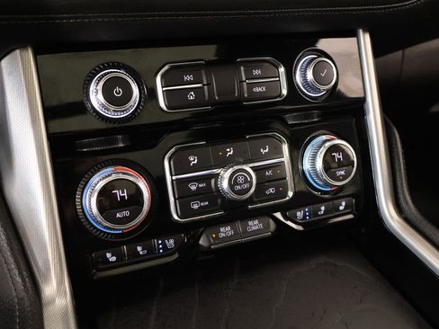 Used 2021 GMC Yukon XL Denali w/ Denali Premium Package AWD/4WD image 7
