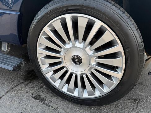 Used 2017 Lincoln Navigator Select AWD/4WD image 9