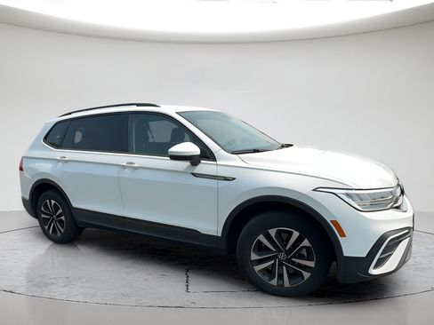Used 2023 Volkswagen Tiguan S w/ Driver Assistance Package FWD image 4