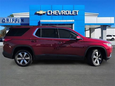 Used 2019 Chevrolet Traverse LT w/ LT Premium Package image 3