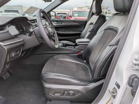 Certified 2023 Jeep Grand Cherokee Altitude AWD/4WD image 14