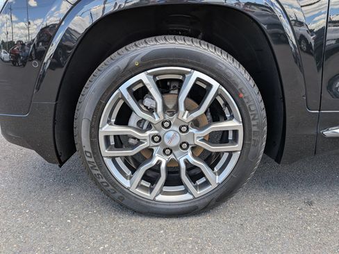 Certified 2024 GMC Terrain Denali w/ Denali Premium Package AWD/4WD image 32