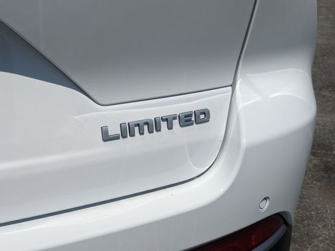 New 2026 Jeep Grand Cherokee Limited RWD image 24