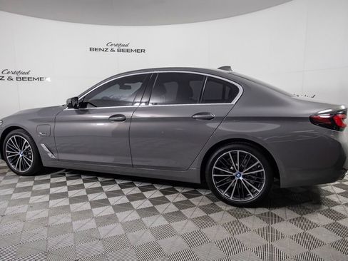 Used 2022 BMW 530e w/ Premium Package RWD image 11