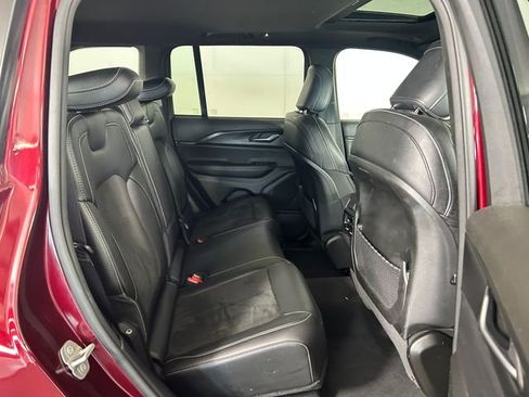 Used 2023 Jeep Grand Cherokee Altitude image 28