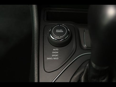 Used 2022 Jeep Cherokee Latitude Lux w/ Sun & Sound Group image 13