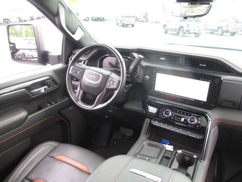 Used 2024 GMC Sierra 2500 AT4 w/ AT4 Premium Plus Package AWD/4WD image 31