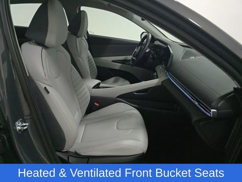 Used 2025 Hyundai Elantra Limited image 10