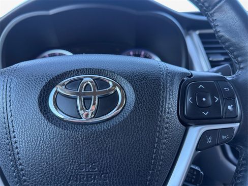 Used 2019 Toyota Highlander XLE image 26