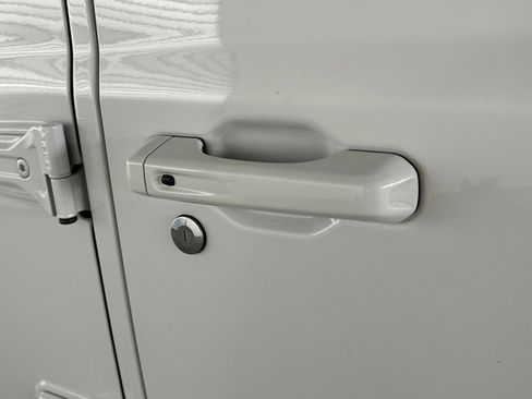 Used 2023 Jeep Wrangler Altitude image 34