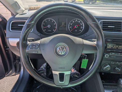 Used 2013 Volkswagen Jetta SE FWD image 16