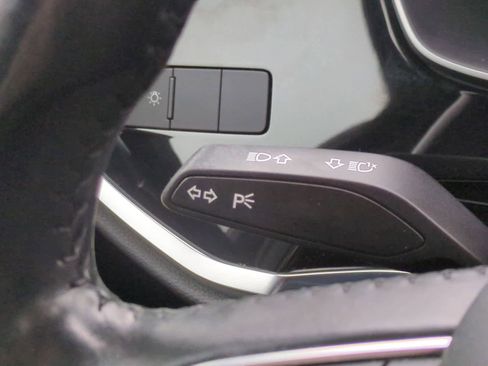 Used 2020 Audi Q3 2.0T Premium image 28