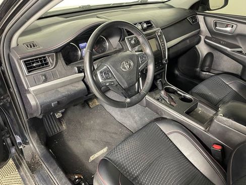 Used 2015 Toyota Camry SE FWD image 3