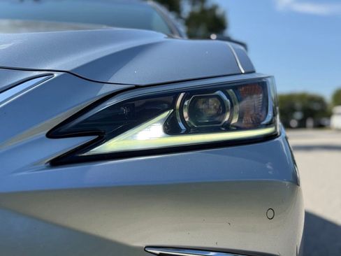 Certified 2022 Lexus ES 350 w/ Premium Package FWD image 13