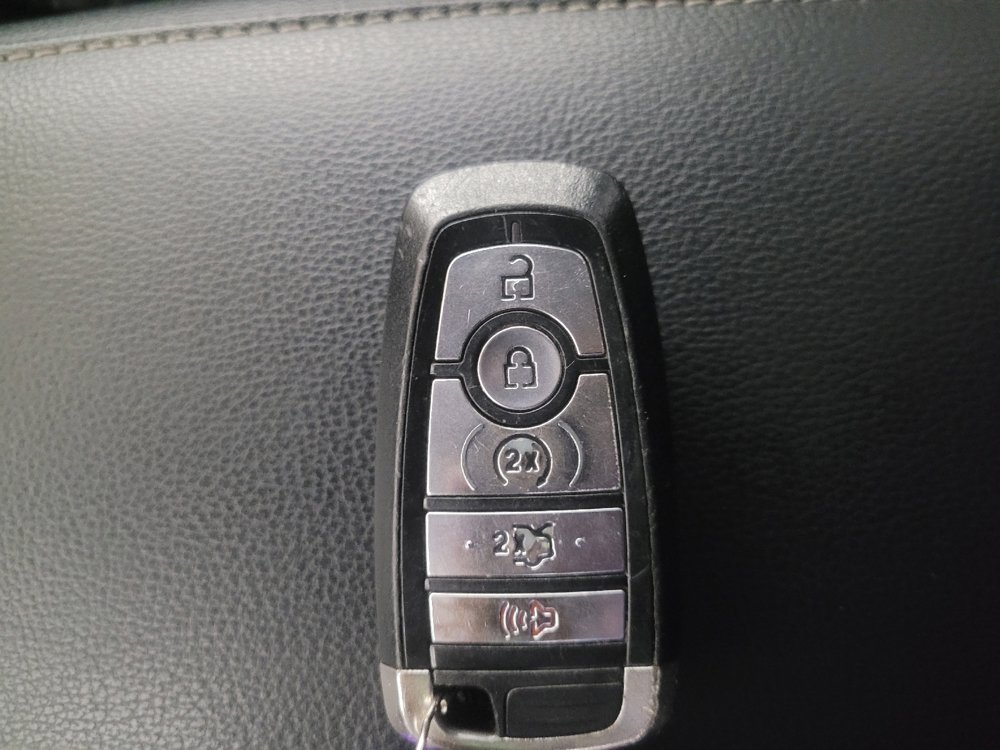 Used 2020 Ford Fusion SEL FWD image 32