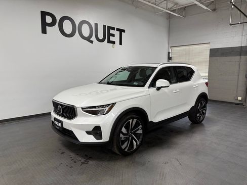Used 2023 Volvo XC40 B5 Plus w/ Protection Package Premier AWD/4WD image 2