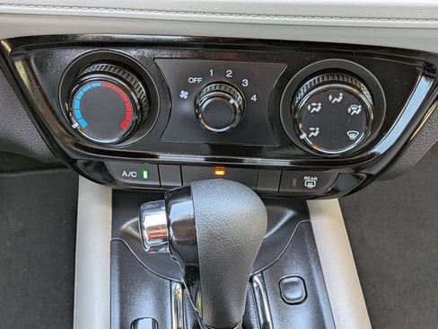 Used 2022 Honda HR-V LX image 16