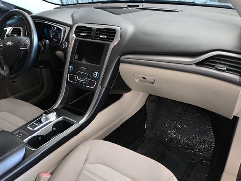 Used 2020 Ford Fusion SE FWD image 12