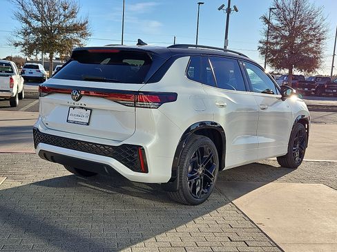 New 2026 Volkswagen Tiguan SE R-Line image 3