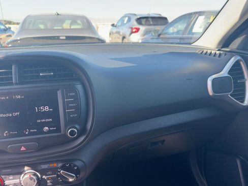 Used 2025 Kia Soul LX w/ LX Technology Package image 8