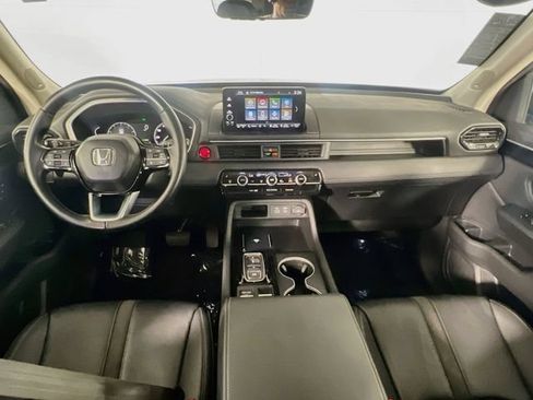 Used 2024 Honda Pilot Touring image 28