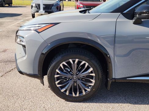 Used 2024 Nissan Rogue Platinum image 6