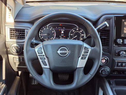 Used 2024 Nissan Titan SV w/ SV Convenience Package image 17
