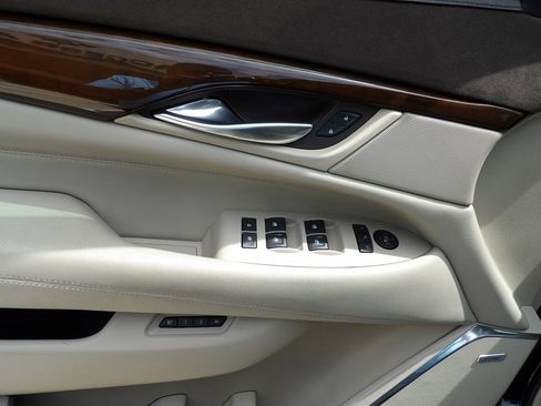 Used 2017 Cadillac Escalade ESV Luxury image 13