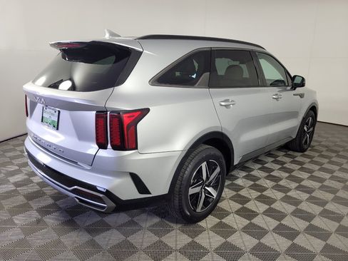 Used 2022 Kia Sorento S FWD image 9
