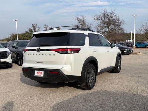 Used 2025 Nissan Pathfinder SV image 5