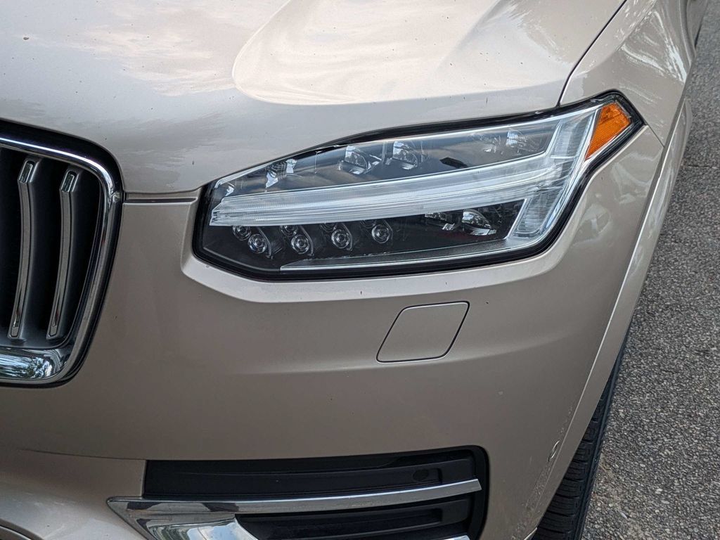 Certified 2023 Volvo XC90 B5 Plus w/ Protection Package Premier AWD/4WD image 9