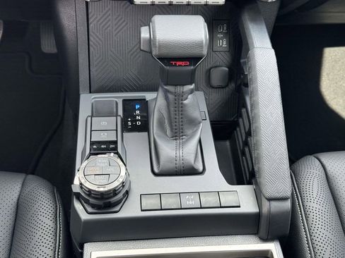 Used 2025 Toyota Tacoma TRD Off-Road image 6