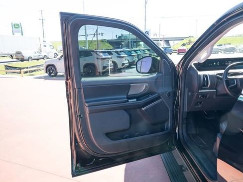Used 2025 Ford Expedition Max Platinum AWD/4WD image 13