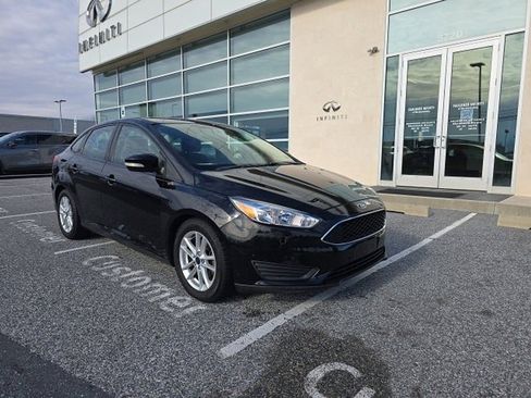 Used 2016 Ford Focus SE image 1