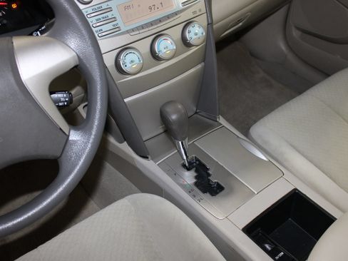 Used 2009 Toyota Camry LE FWD image 15