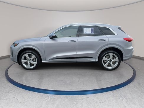 Used 2025 Audi Q5 Premium Plus w/ Premium Plus AWD/4WD image 8