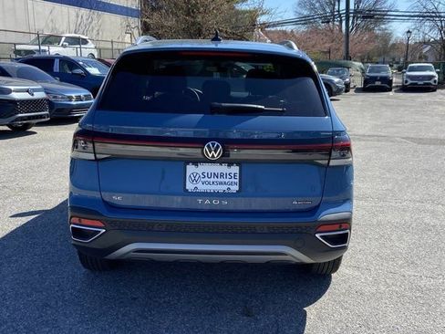 Used 2025 Volkswagen Taos SE w/ Panoramic Sunroof Package image 6