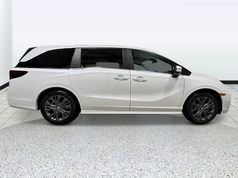 New 2026 Honda Odyssey Touring image 2