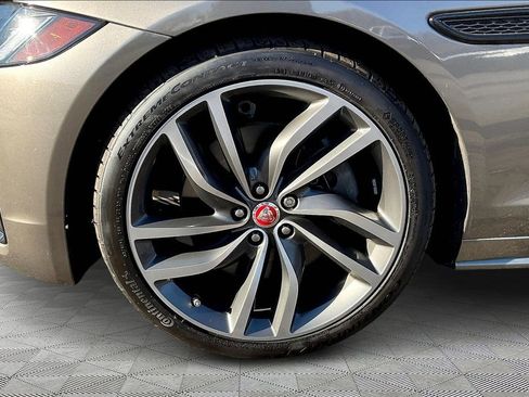 Used 2022 Jaguar XF R-Dynamic SE image 31