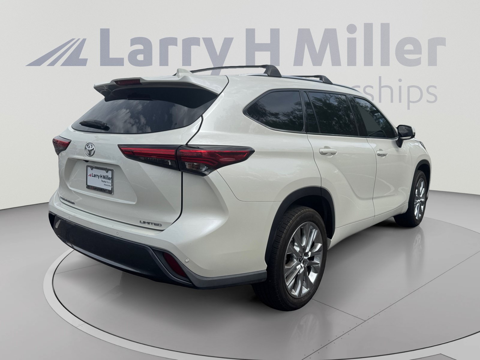 Used 2021 Toyota Highlander Limited FWD image 5