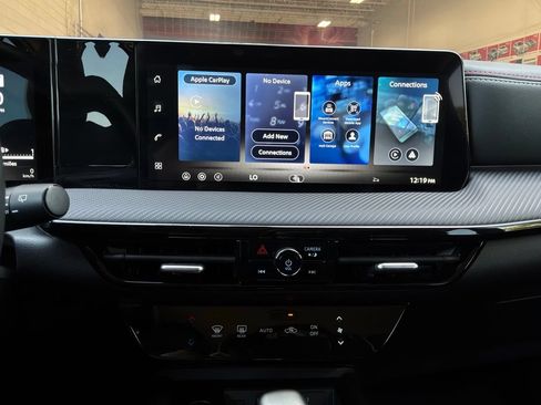 Used 2026 Nissan Kicks SR FWD image 32