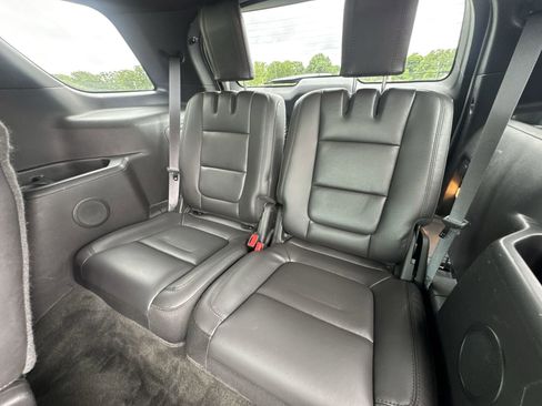 Used 2015 Ford Explorer XLT w/ Equipment Group 202A AWD/4WD image 23