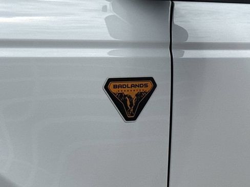 Used 2025 Ford Bronco Badlands AWD/4WD image 14